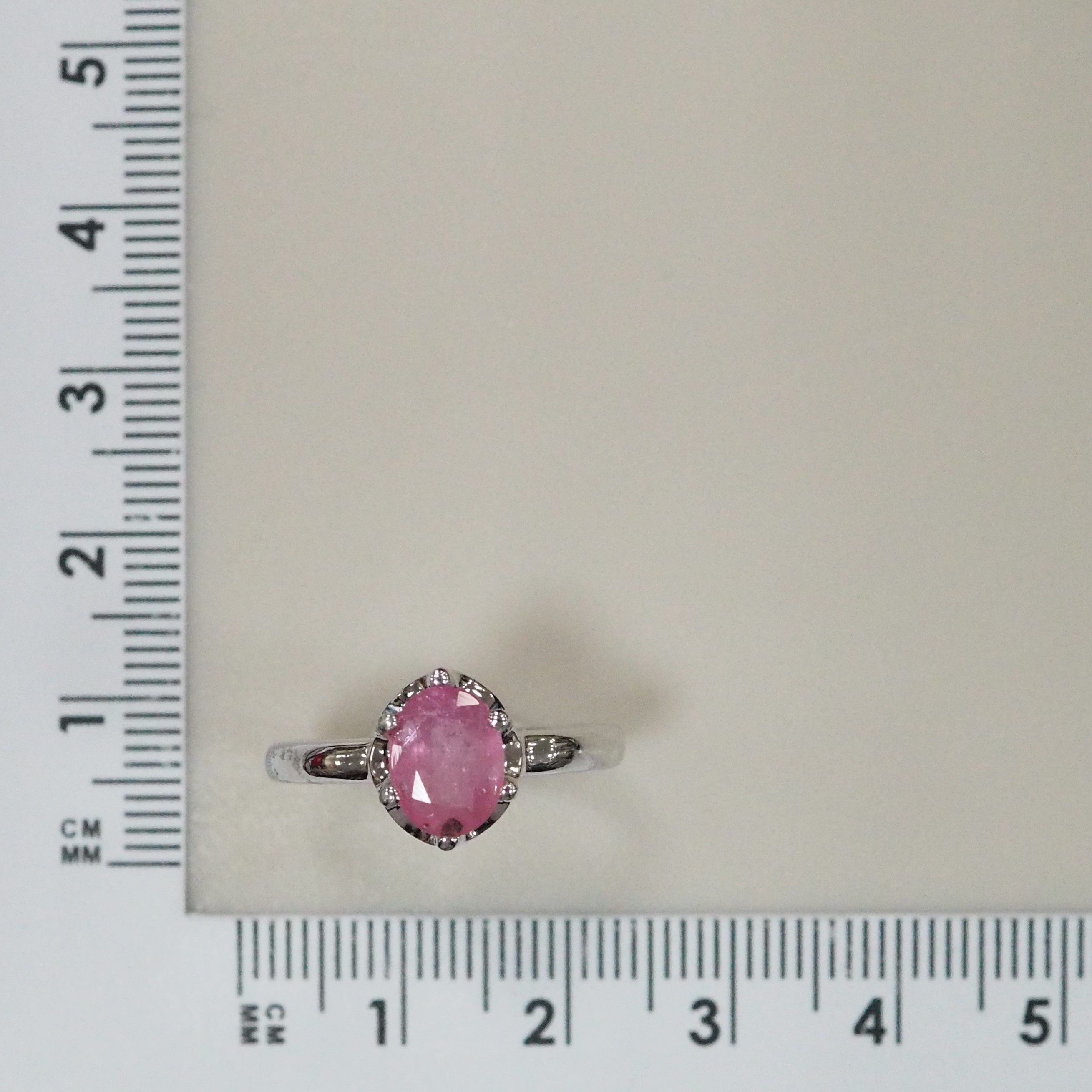 Серебряное кольцо с розовым сапфиром